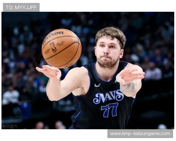 东契奇高难度转身跳投再中，独行侠稳住胜势